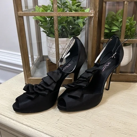 Nina New York Black Satin Heel size 9.5M - Picture 1 of 5
